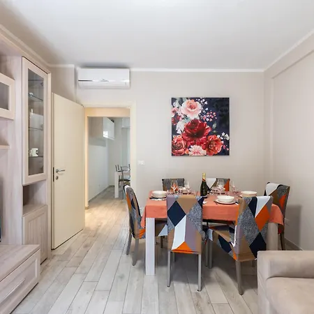 Guesthost - Cozy Flat Near Concattedrale San Siro *
