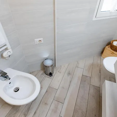 Apartamento Guesthost - Cozy Flat Near Concattedrale San Siro